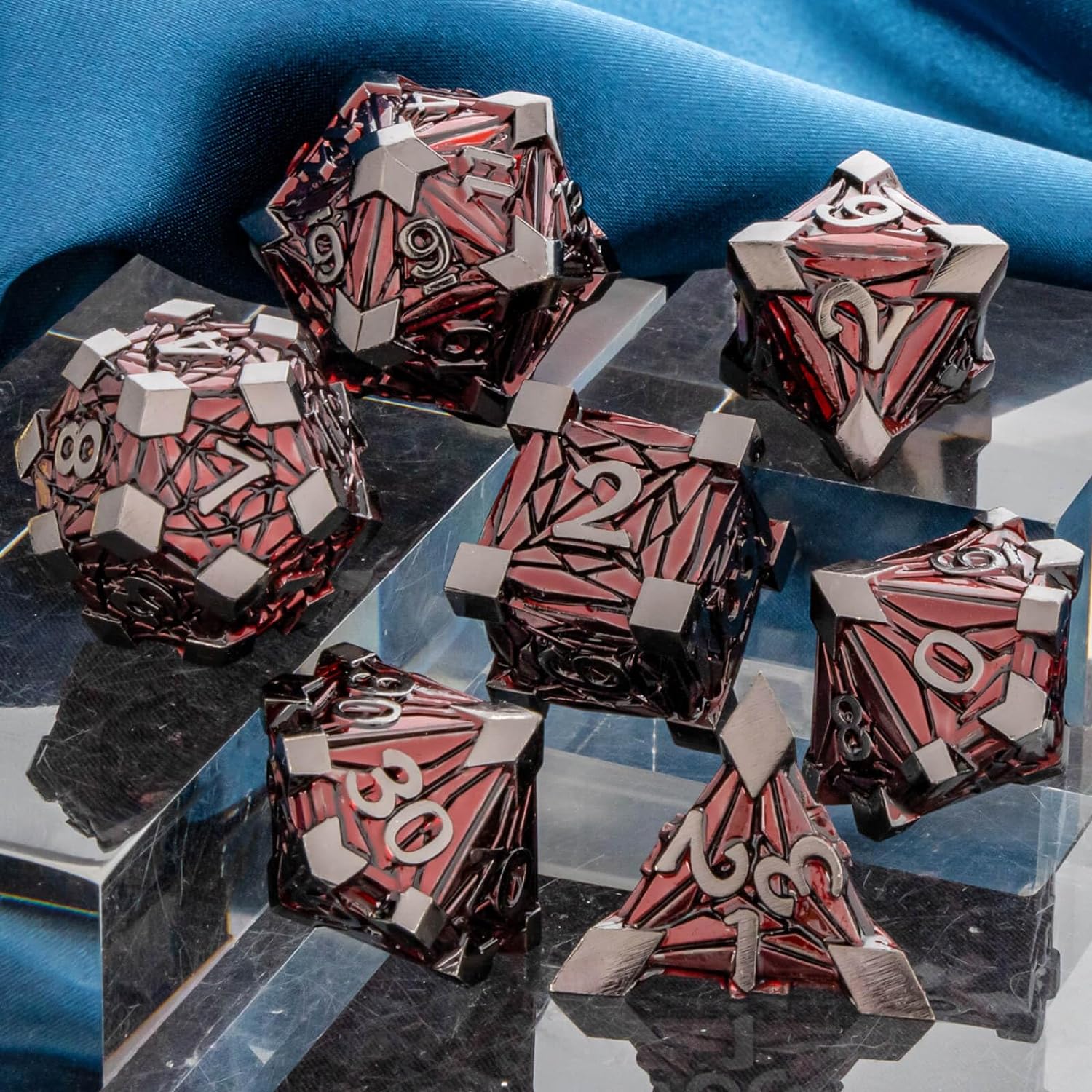 Metálico Armored Rojo y Plateado | Dados para juegos de rol y mesa en PiedraBruja Chile