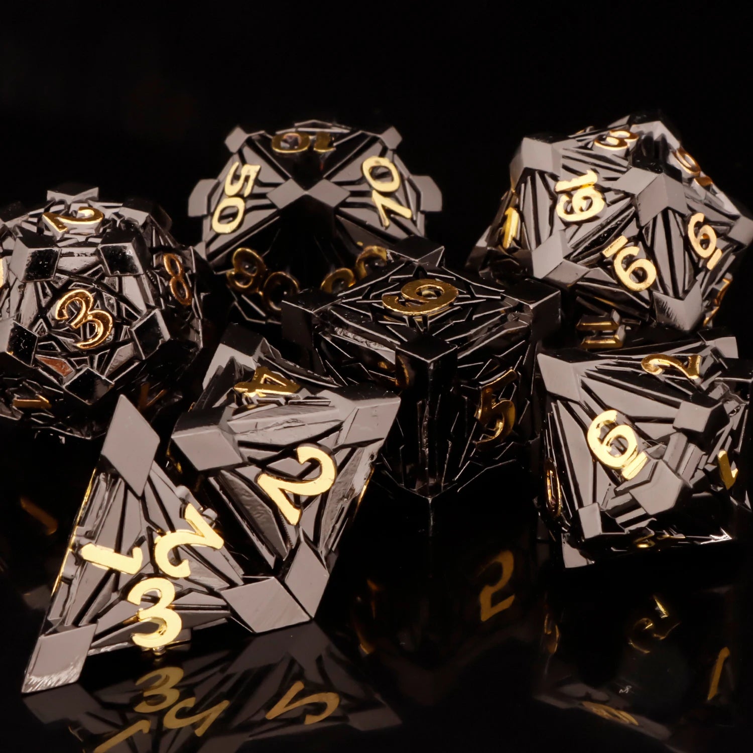 Metálico Armored Negro y Dorado