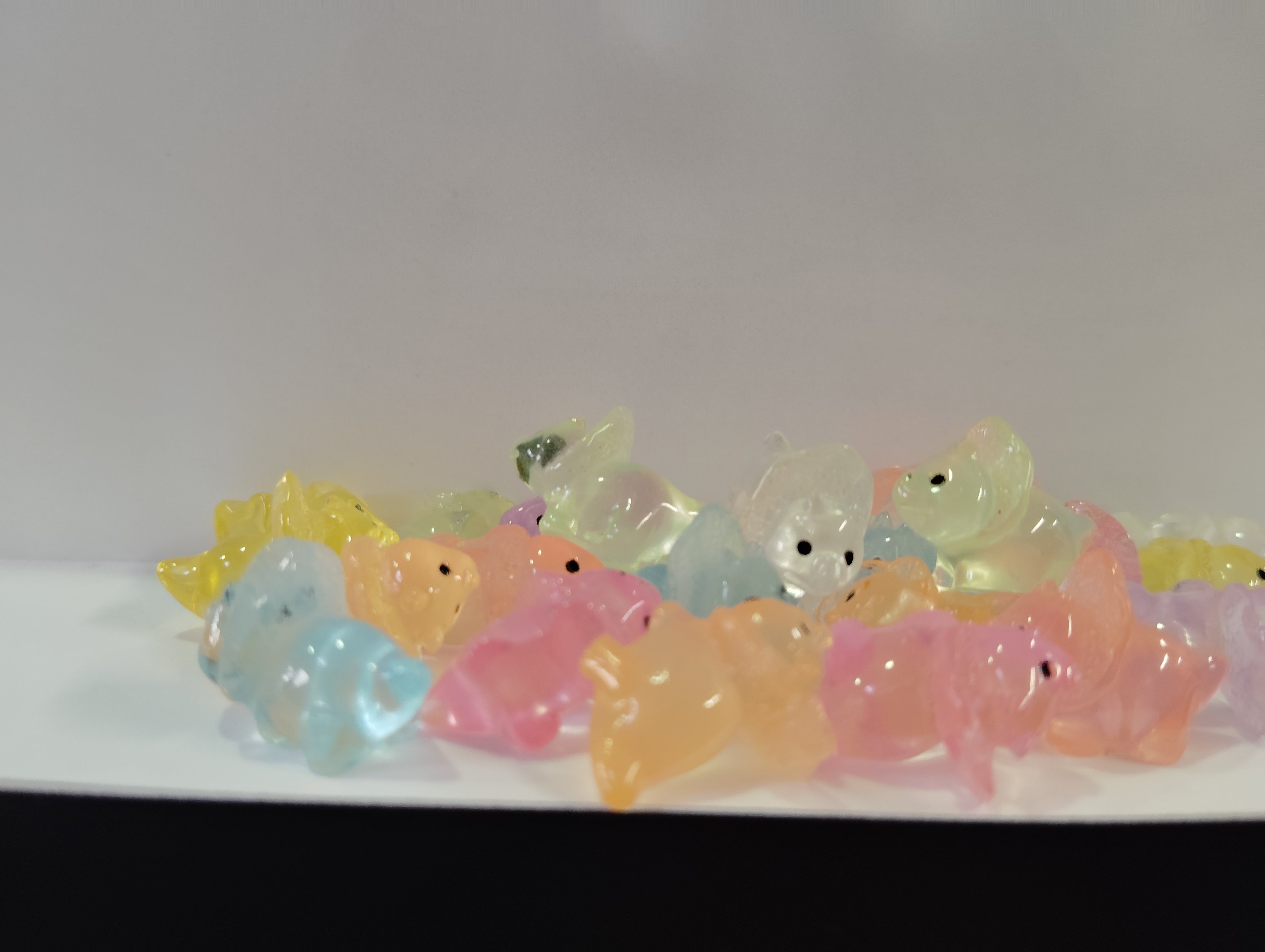 Triceratops de resina transparente (x1) | Coleccionables, figuras y artículos geek en PiedraBruja Chile