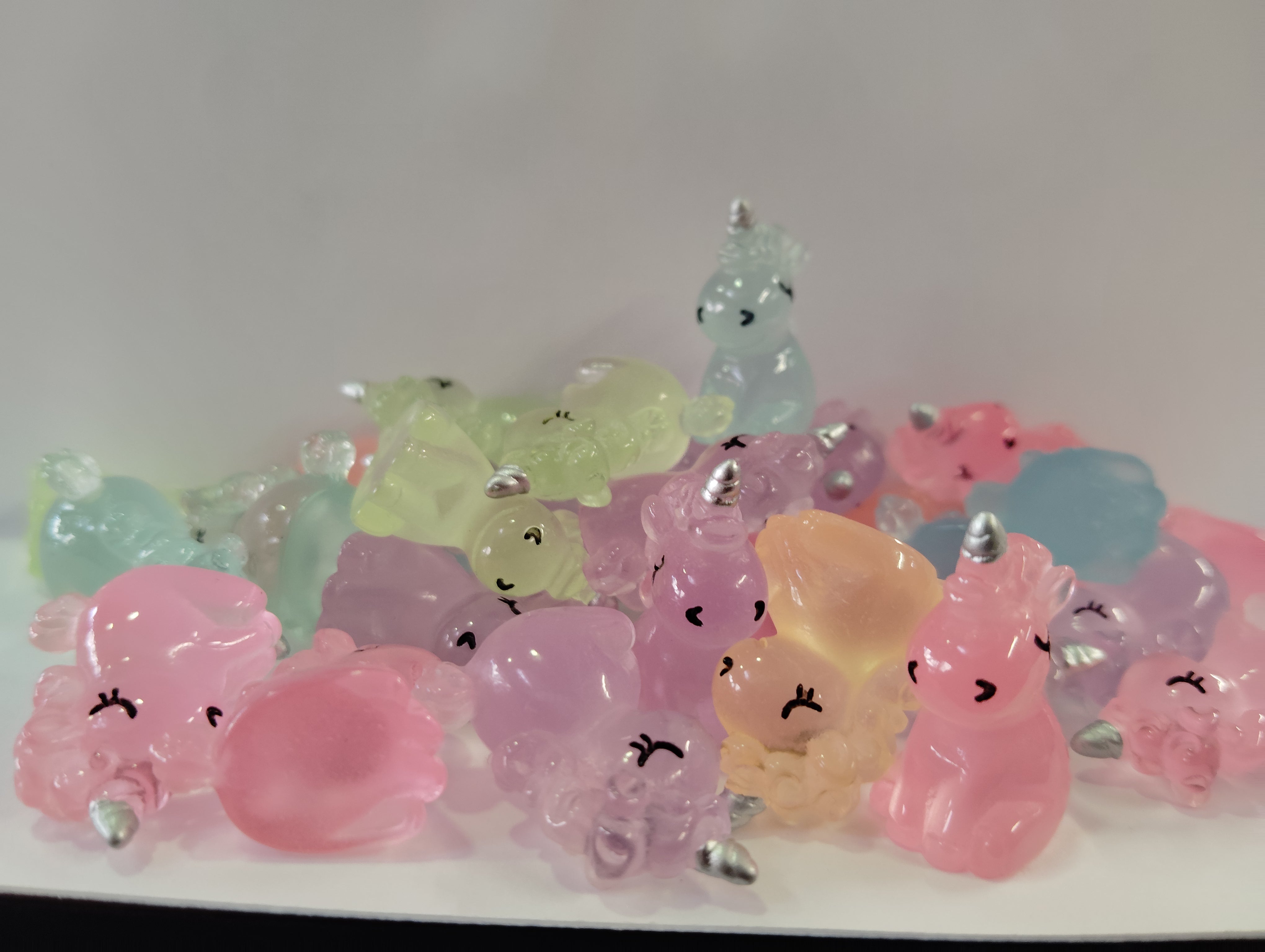 Unicornio de resina transparente (x1)