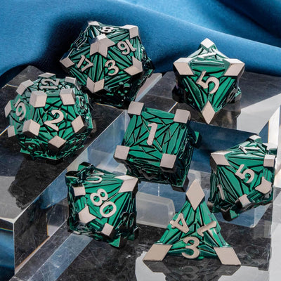 Metálico Armored Verde y Plateado | Dados para juegos de rol y mesa en PiedraBruja Chile