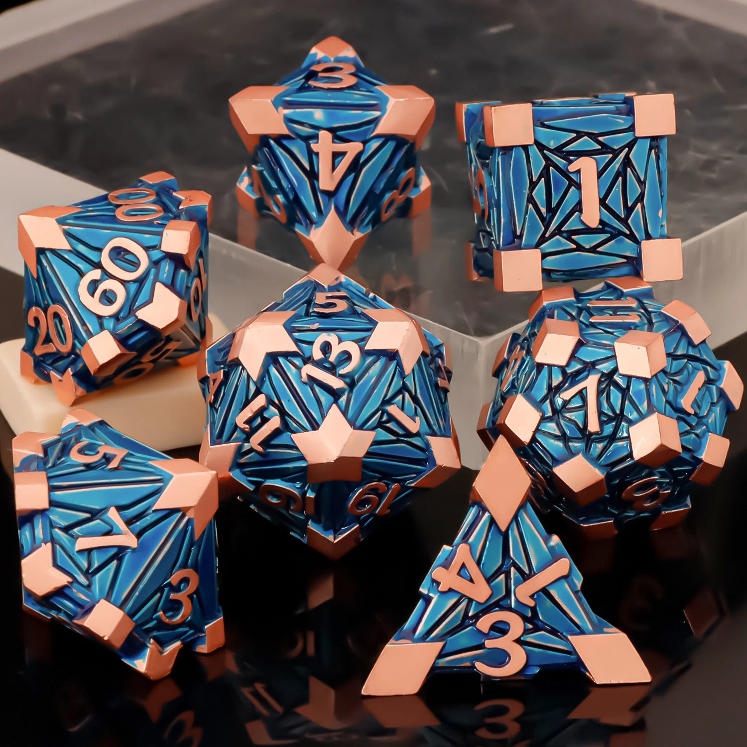 Metálico Armored Azul y Bronce | Dados para juegos de rol y mesa en PiedraBruja Chile