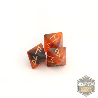 D8 Especial - Futhark Runas en Ambar | Dados para juegos de rol y mesa en PiedraBruja Chile