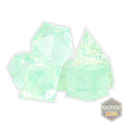 Cristal Verde Menta (Unpainted) | Dados para juegos de rol y mesa en PiedraBruja Chile
