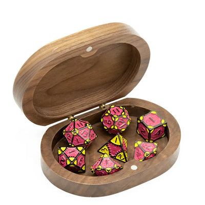 Caja de Madera - Nogal Elíptica tallado Dragón | Dados para juegos de rol y mesa en PiedraBruja Chile