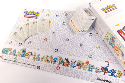 First Partner Accessory Bundle - Pokémon | Accesorios Ultra PRO para TCG en PiedraBruja Chile