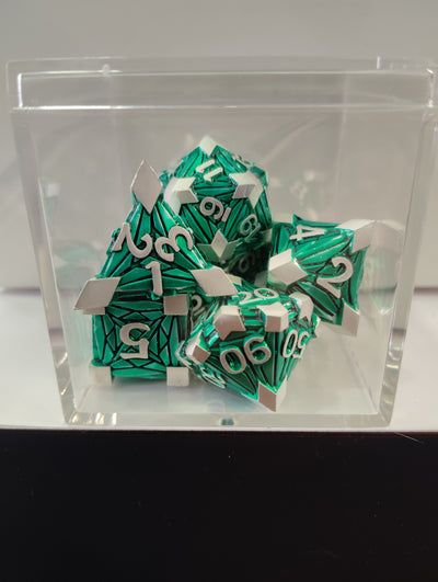 Metálico Armored Verde y Plateado | Dados para juegos de rol y mesa en PiedraBruja Chile